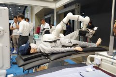 <b>面临全球医疗承担持</b>